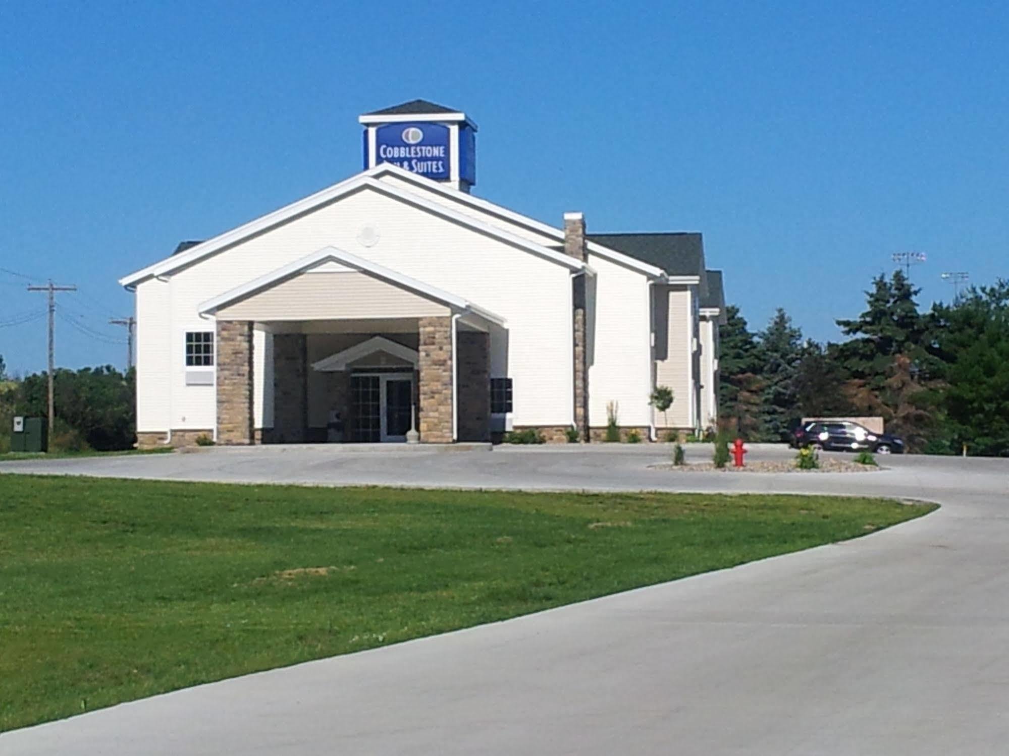 Cobblestone Inn & Suites - Hartington Exterior photo