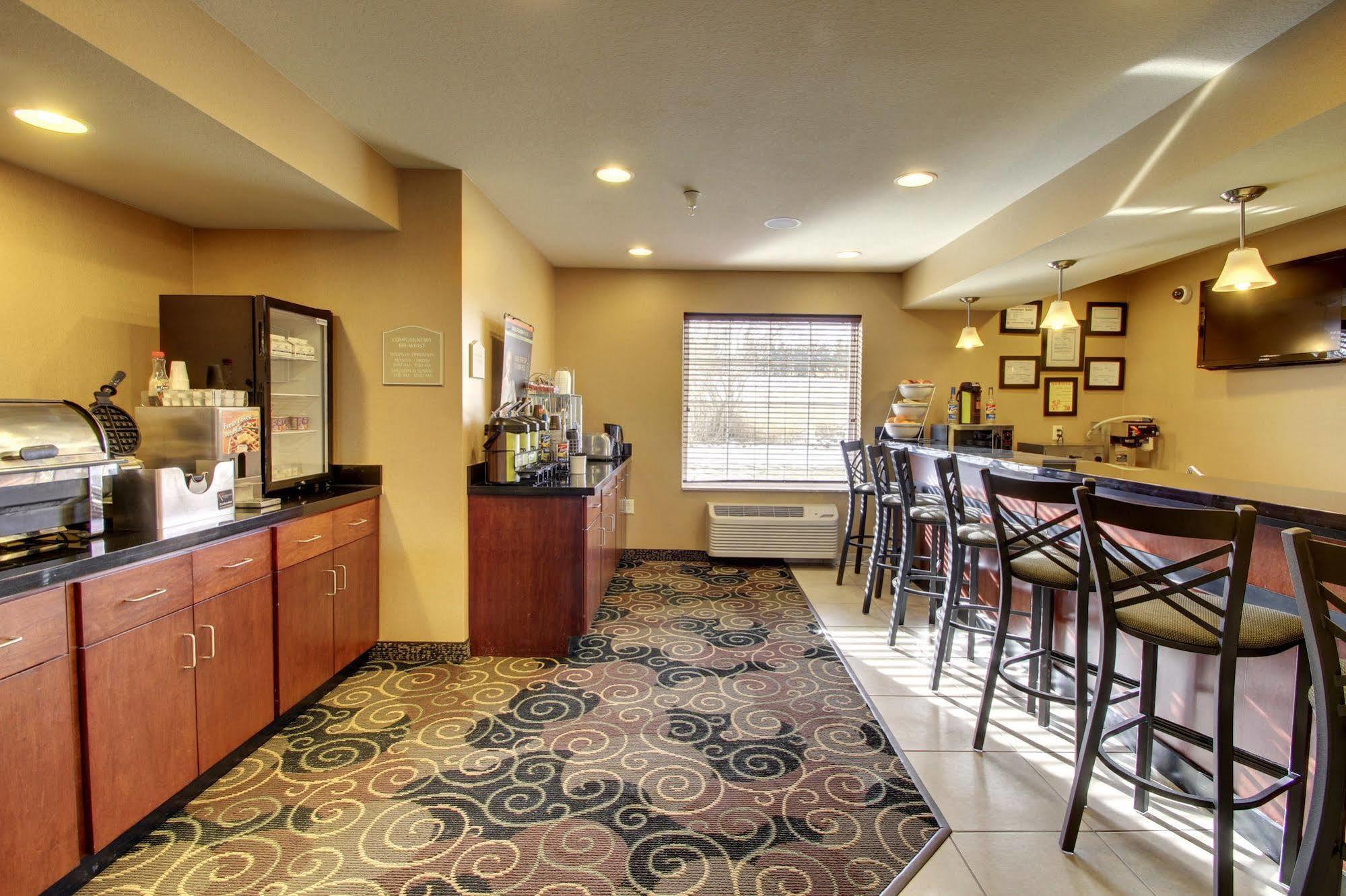 Cobblestone Inn & Suites - Hartington Exterior photo