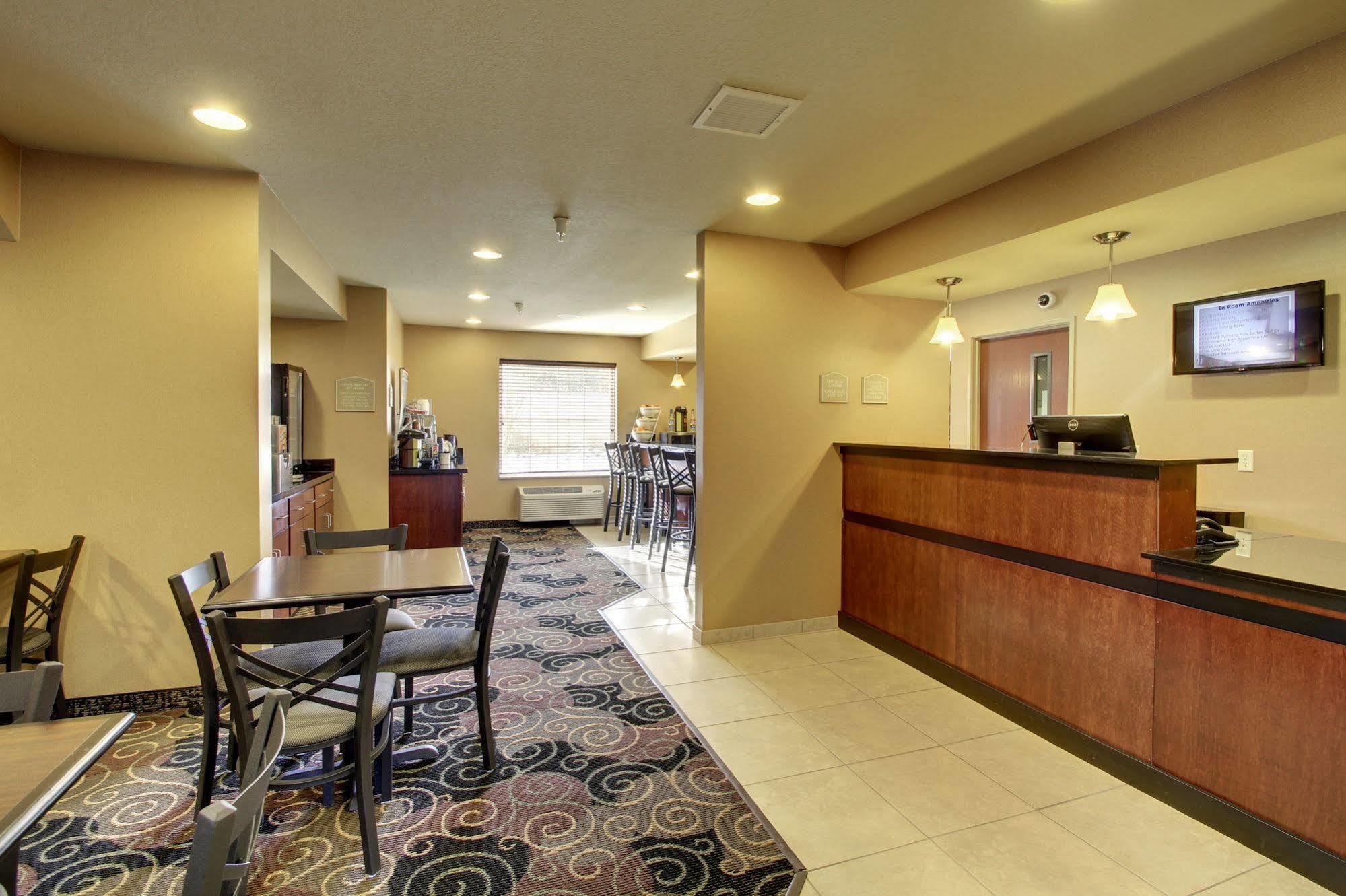 Cobblestone Inn & Suites - Hartington Exterior photo
